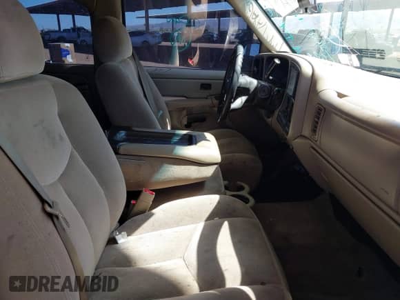 2006 GMC Sierra 1500 SL z VIN 2GTEC13V261282441, wystawiony jako IAAI lot #41799896 z przebiegiem 274 960 mil mil oraz . Historia ofert i sprzedaży dostępna na DreamBid. Obrazek 5.