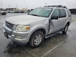 2008 Ford Explorer XLT z VIN 1FMEU63E98UA32580, wystawiony jako Copart lot #86491515 z przebiegiem 111 033 mil mil oraz Szkoda całkowita • Salvage title. Historia ofert i sprzedaży dostępna na DreamBid. Obrazek 1.