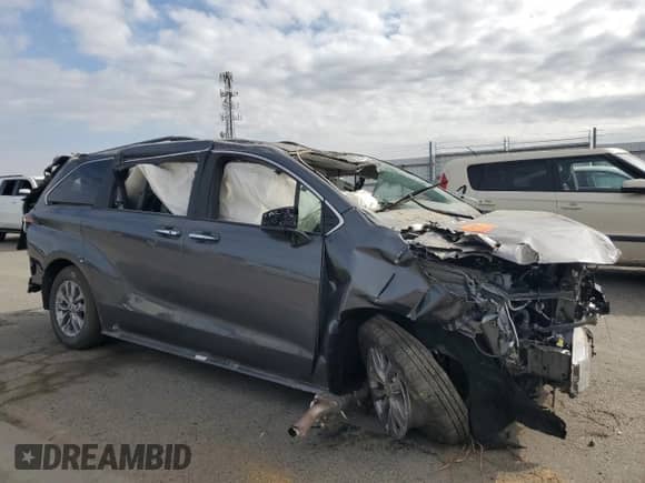 2025 Toyota Sienna XLE z VIN 5TDYRKECXSS253740, wystawiony jako Copart lot #84622725 z przebiegiem 6 096 mil mil oraz Nie do naprawy • Non repairable. Historia ofert i sprzedaży dostępna na DreamBid. Obrazek 4.