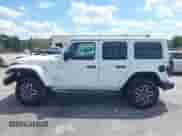 2024 Jeep Wrangler Sahara с VIN 1C4PJXEG8RW268279, выставлен на аукционе IAAI как лот 41909304 с пробегом 6 580 миль миль и . История ставок и продаж доступна на DreamBid. Изображение 14.