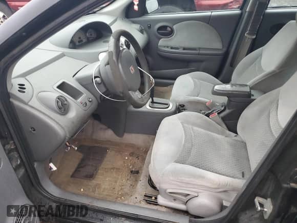 2004 Saturn ION ION 3 z VIN 1G8AL52F94Z204771, wystawiony jako Copart lot #56254395 z przebiegiem 133 309 mil mil oraz Czysty tytuł • Clean title. Historia ofert i sprzedaży dostępna na DreamBid. Obrazek 7.