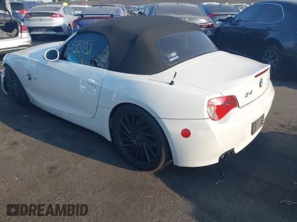 2006 BMW Z4 3.0i с VIN 4USBU33556LW66827, выставлен на аукционе IAAI как лот 42750131 с пробегом 111 536 миль миль и . История ставок и продаж доступна на DreamBid. Изображение 3.