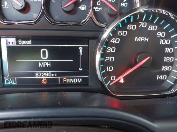 2015 Chevrolet Silverado 1500 High Country z VIN 3GCPCTEC9FG409015, wystawiony jako IAAI lot #43079243 z przebiegiem 87 290 mil mil oraz . Historia ofert i sprzedaży dostępna na DreamBid. Obrazek 7.