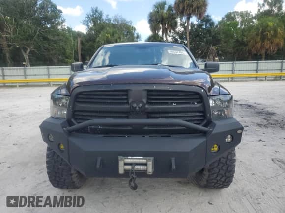 2015 Ram 1500 Big Horn z VIN 1C6RR7LT6FS745206, wystawiony jako Copart lot #65537485 z przebiegiem 108 464 mil mil oraz Szkoda całkowita • Salvage title. Historia ofert i sprzedaży dostępna na DreamBid. Obrazek 5.