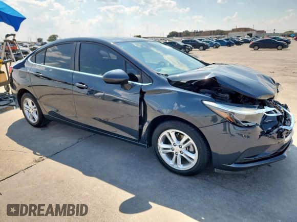 2017 Chevrolet Cruze LT z VIN 1G1BE5SM2H7229623, wystawiony jako Copart lot #81156865 z przebiegiem 111 648 mil mil oraz Szkoda całkowita • Salvage title. Historia ofert i sprzedaży dostępna na DreamBid. Obrazek 4.