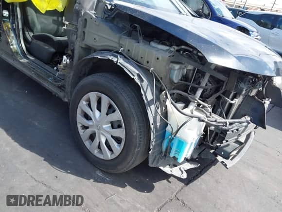 2016 Nissan Rogue SV z VIN 5N1AT2MN2GC892818, wystawiony jako IAAI lot #43376522 z przebiegiem 105 640 mil mil oraz . Historia ofert i sprzedaży dostępna na DreamBid. Obrazek 14.