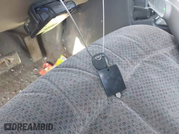 1999 Chevrolet Silverado 2500 LT с VIN 1GCGK29U8XE161901, выставлен на аукционе IAAI как лот 41683517 с пробегом Не указан миль и . История ставок и продаж доступна на DreamBid. Изображение 11.