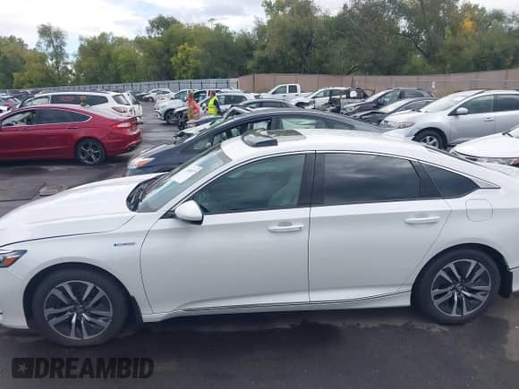2018 Honda Accord EX z VIN 1HGCV3F40JA004282, wystawiony jako IAAI lot #43368077 z przebiegiem 75 815 mil mil oraz . Historia ofert i sprzedaży dostępna na DreamBid. Obrazek 14.