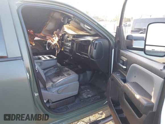 2017 Chevrolet Silverado 2500HD Work Truck z VIN 1GC1KUEG7HF221308, wystawiony jako IAAI lot #43312350 z przebiegiem Nie podano mil oraz . Historia ofert i sprzedaży dostępna na DreamBid. Obrazek 5.