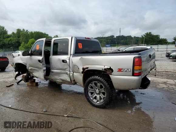 2006 GMC Sierra 1500 SLE1 с VIN 2GTEK13T361155344, выставлен на аукционе Copart как лот 64613805 с пробегом 229 918 миль миль и На запчасти • Non repairable. История ставок и продаж доступна на DreamBid. Изображение 2.