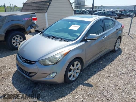 2011 Hyundai Elantra GLS z VIN KMHDH4AE8BU131373, wystawiony jako IAAI lot #43000048 z przebiegiem 131 261 mil mil oraz . Historia ofert i sprzedaży dostępna na DreamBid. Obrazek 2.