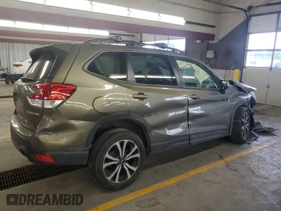 2023 Subaru Forester Limited z VIN JF2SKANC2PH489820, wystawiony jako Copart lot #64846145 z przebiegiem Nie podano mil oraz Szkoda całkowita • Salvage title. Historia ofert i sprzedaży dostępna na DreamBid. Obrazek 3.