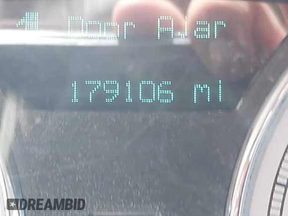 2007 Chrysler 300 C z VIN 2C3LA63H27H825434, wystawiony jako IAAI lot #42717368 z przebiegiem 179 106 mil mil oraz . Historia ofert i sprzedaży dostępna na DreamBid. Obrazek 7.