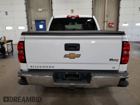 2015 Chevrolet Silverado 1500 LT с VIN 3GCUKREC1FG465426, выставлен на аукционе Copart как лот 82335245 с пробегом 188 694 миль миль и Списание • Salvage title. История ставок и продаж доступна на DreamBid. Изображение 6.