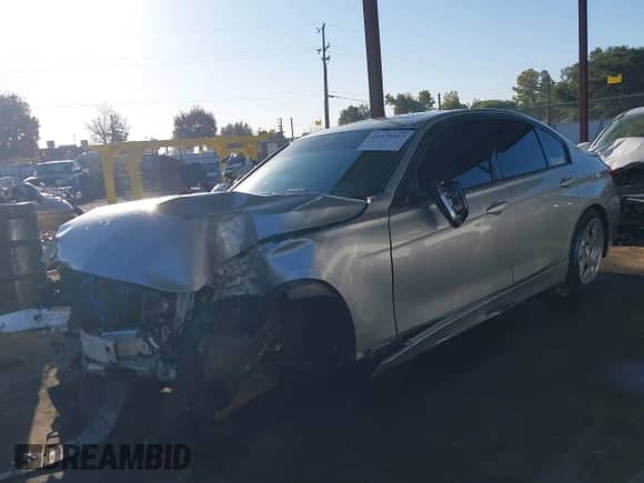 2018 BMW 3 Series 330i with VIN WBA8B9G56JNU99522, listed as a IAAI auction lot 43379327 with 89,600 mi miles and . Bid and sale history available at DreamBid. Image 18.