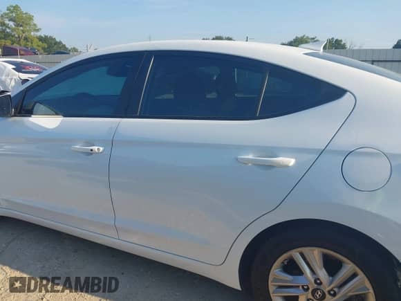 2019 Hyundai Elantra SEL z VIN 5NPD84LF9KH485620, wystawiony jako IAAI lot #43026723 z przebiegiem 102 233 mil mil oraz . Historia ofert i sprzedaży dostępna na DreamBid. Obrazek 14.