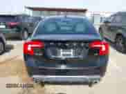 2017 Volvo S60 Dynamic с VIN YV126MFL3H2436352, выставлен на аукционе IAAI как лот 42374807 с пробегом 126 035 миль миль и . История ставок и продаж доступна на DreamBid. Изображение 16.