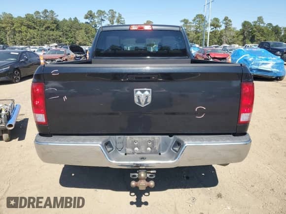 2018 Ram 1500 Tradesman z VIN 1C6RR6FG0JS347426, wystawiony jako Copart lot #86179055 z przebiegiem 81 361 mil mil oraz Szkoda całkowita • Salvage title. Historia ofert i sprzedaży dostępna na DreamBid. Obrazek 6.