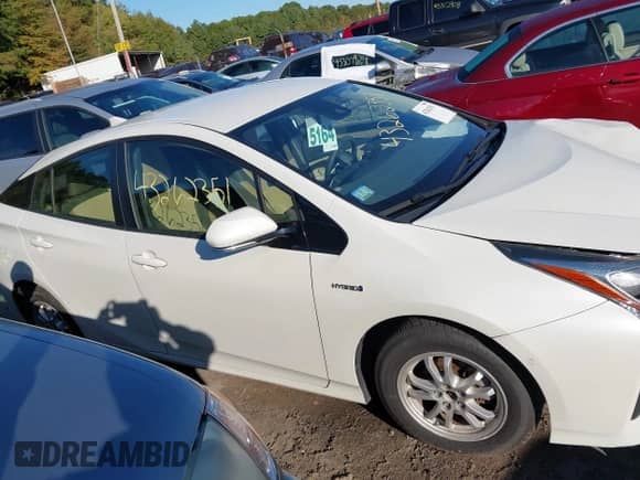 2018 Toyota Prius Two z VIN JTDKBRFUXJ3062023, wystawiony jako IAAI lot #43262351 z przebiegiem 43 884 mil mil oraz . Historia ofert i sprzedaży dostępna na DreamBid. Obrazek 14.