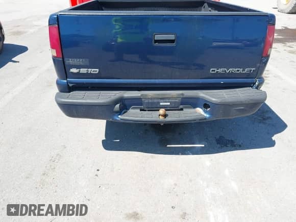 2002 Chevrolet S-10 LS с VIN 1GCCS19WX28140128, выставлен на аукционе IAAI как лот 43009541 с пробегом 210 511 миль миль и . История ставок и продаж доступна на DreamBid. Изображение 18.