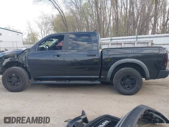 2017 Ram 1500 Rebel z VIN 1C6RR7YT7HS531000, wystawiony jako IAAI lot #42102807 z przebiegiem 108 785 mil mil oraz . Historia ofert i sprzedaży dostępna na DreamBid. Obrazek 15.