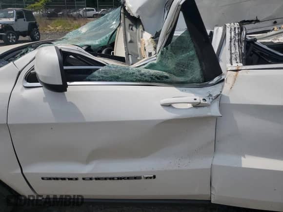 2022 Jeep Grand Cherokee Laredo E с VIN 1C4RJFAG8NC116538, выставлен на аукционе Copart как лот 59596745 с пробегом 42 479 миль миль и Списание • Salvage title. История ставок и продаж доступна на DreamBid. Изображение 7.