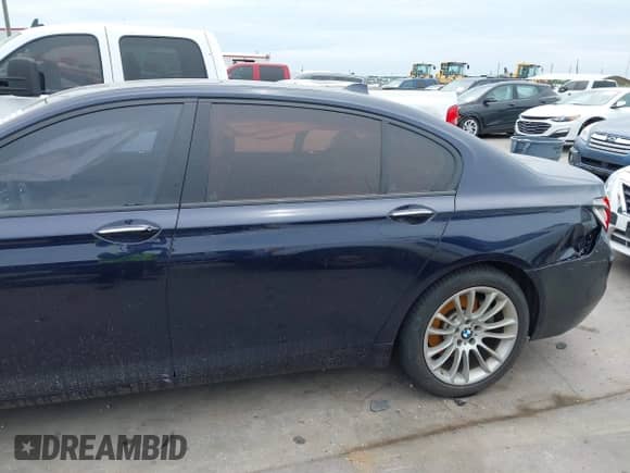 2014 BMW 7 Series 740Li z VIN WBAYE4C51ED137951, wystawiony jako IAAI lot #42475227 z przebiegiem 98 430 mil mil oraz . Historia ofert i sprzedaży dostępna na DreamBid. Obrazek 15.