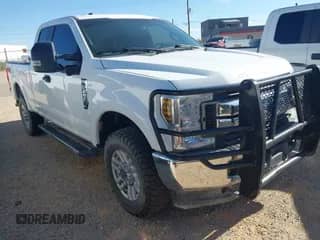2019 Ford F-250 XL z VIN 1FT7X2B60KED34784, wystawiony jako IAAI lot #43143388 z przebiegiem 192 624 mil mil oraz . Historia ofert i sprzedaży dostępna na DreamBid. Obrazek 1.