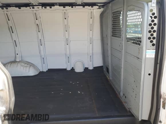 2014 Chevrolet Express Cargo с VIN 1GCWGFBA3E1147865, выставлен на аукционе Copart как лот 51949675 с пробегом 128 578 миль миль и Списание • Salvage title. История ставок и продаж доступна на DreamBid. Изображение 11.