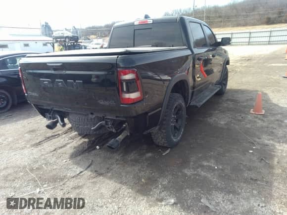 2020 Ram 1500 Rebel z VIN 1C6SRFLT8LN216085, wystawiony jako IAAI lot #41759180 z przebiegiem 74 182 mil mil oraz . Historia ofert i sprzedaży dostępna na DreamBid. Obrazek 4.