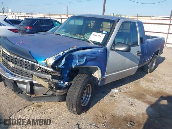 1993 Chevrolet Silverado 1500 с VIN 2GCEC19Z1P1107559, выставлен на аукционе IAAI как лот 43184243 с пробегом 553 256 миль миль и . История ставок и продаж доступна на DreamBid. Изображение 2.