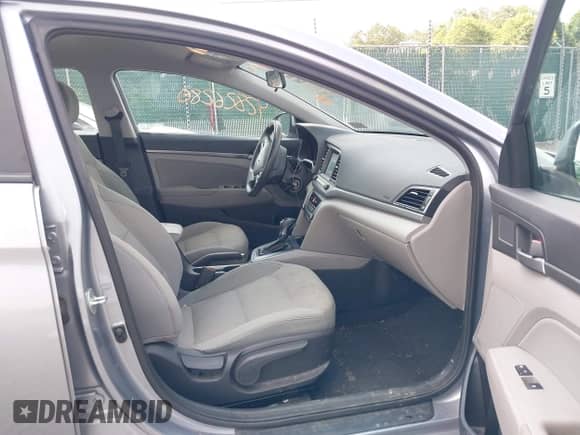 2017 Hyundai Elantra SE z VIN 5NPD84LF6HH056427, wystawiony jako IAAI lot #42826280 z przebiegiem 125 603 mil mil oraz . Historia ofert i sprzedaży dostępna na DreamBid. Obrazek 5.