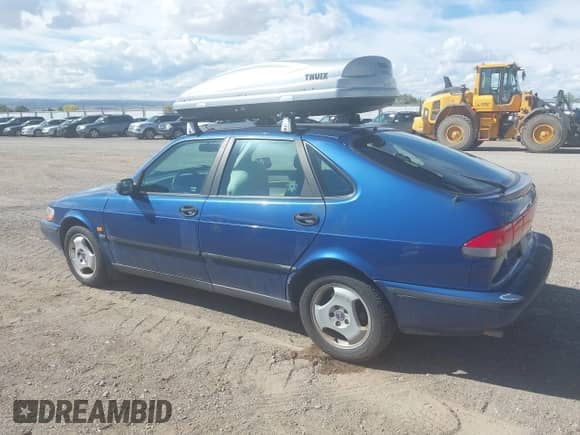 1998 Saab 900 z VIN YS3DD55B7W2015355, wystawiony jako IAAI lot #43326218 z przebiegiem 185 490 mil mil oraz . Historia ofert i sprzedaży dostępna na DreamBid. Obrazek 3.
