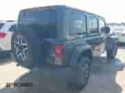 2025 Jeep Wrangler Sahara z VIN 1C4PJXEN5SW525130, wystawiony jako IAAI lot #43257826 z przebiegiem 5 387 mil mil oraz . Historia ofert i sprzedaży dostępna na DreamBid. Obrazek 4.