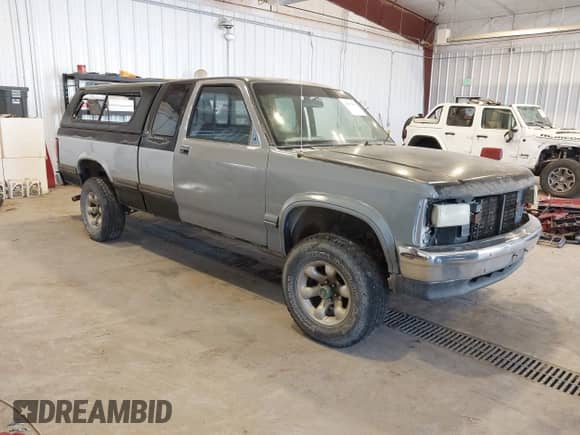 1993 Dodge Dakota с VIN 1B7GG23X4PS121742, выставлен на аукционе IAAI как лот 43232408 с пробегом Не указан миль и . История ставок и продаж доступна на DreamBid. Изображение 1.
