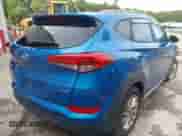 2017 Hyundai Tucson SE z VIN KM8J3CA44HU410315, wystawiony jako IAAI lot #43143886 z przebiegiem 94 511 mil mil oraz . Historia ofert i sprzedaży dostępna na DreamBid. Obrazek 4.