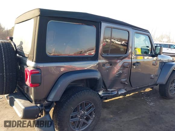 2024 Jeep Wrangler Willys с VIN 1C4PJXDG7RW330059, выставлен на аукционе IAAI как лот 41632245 с пробегом 4 929 миль миль и . История ставок и продаж доступна на DreamBid. Изображение 17.