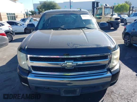 2008 Chevrolet Silverado 1500 1LT z VIN 2GCEC13JX81163391, wystawiony jako IAAI lot #43530781 z przebiegiem 204 330 mil mil oraz . Historia ofert i sprzedaży dostępna na DreamBid. Obrazek 13.