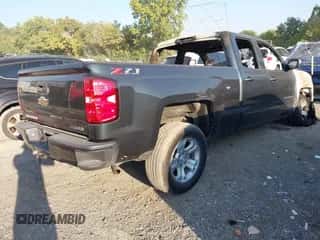 2019 Chevrolet Silverado 1500 LT z VIN 2GCVKPEC2K1219366, wystawiony jako IAAI lot #43245591 z przebiegiem Nie podano mil oraz . Historia ofert i sprzedaży dostępna na DreamBid. Obrazek 4.