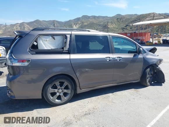 2016 Toyota Sienna SE with VIN 5TDXK3DC4GS708290, listed as a IAAI auction lot 41851812 with 136,544 mi miles and . Bid and sale history available at DreamBid. Image 13.