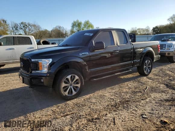 2020 Ford F-150 XL z VIN 1FTFX1E53LFA53471, wystawiony jako Copart lot #49862215 z przebiegiem 146 670 mil mil oraz Czysty tytuł • Clean title. Historia ofert i sprzedaży dostępna na DreamBid. Obrazek 1.