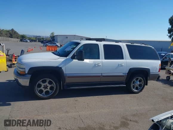 2002 Chevrolet Suburban LT with VIN 1GNFK16T22J191694, listed as a IAAI auction lot 42841402 with 171,157 mi miles and . Bid and sale history available at DreamBid. Image 14.