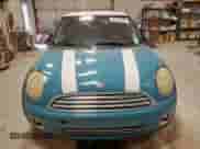 2009 MINI Hardtop с VIN WMWMF33569TT69852, выставлен на аукционе Copart как лот 85374365 с пробегом 139 441 миль миль и Списание • Salvage title. История ставок и продаж доступна на DreamBid. Изображение 5.