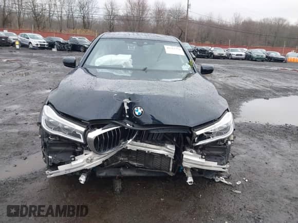 2019 BMW 7 Series 750i xDrive z VIN WBA7F2C56KB240271, wystawiony jako IAAI lot #41111776 z przebiegiem 76 875 mil mil oraz . Historia ofert i sprzedaży dostępna na DreamBid. Obrazek 12.