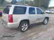 2007 Chevrolet Tahoe LTZ z VIN 1GNFK13097R108670, wystawiony jako IAAI lot #43330922 z przebiegiem 300 850 mil mil oraz . Historia ofert i sprzedaży dostępna na DreamBid. Obrazek 4.