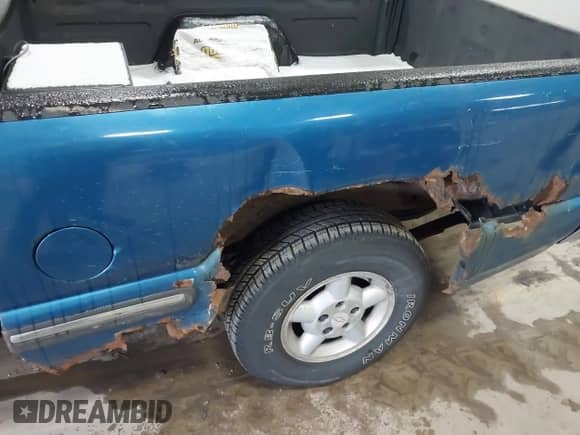 2000 Chevrolet S-10 LS с VIN 1GCDT19W0Y8207717, выставлен на аукционе IAAI как лот 41292088 с пробегом 158 356 миль миль и . История ставок и продаж доступна на DreamBid. Изображение 12.