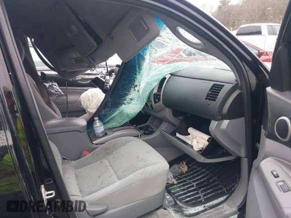 2011 Toyota Tacoma z VIN 5TFUU4EN9BX007217, wystawiony jako IAAI lot #41798391 z przebiegiem 71 684 mil mil oraz . Historia ofert i sprzedaży dostępna na DreamBid. Obrazek 5.