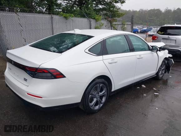 2023 Honda Accord Touring с VIN 1HGCY2F87PA032030, выставлен на аукционе IAAI как лот 42389268 с пробегом 15 278 миль миль и . История ставок и продаж доступна на DreamBid. Изображение 4.