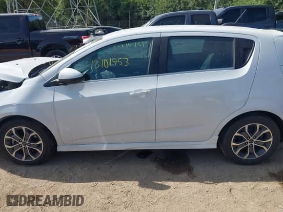 2019 Chevrolet Sonic LT с VIN 1G1JD6SB9K4134830, выставлен на аукционе IAAI как лот 43101953 с пробегом 73 572 миль миль и . История ставок и продаж доступна на DreamBid. Изображение 14.