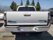 2014 Toyota Tacoma PreRunner z VIN 3TMKU4HN3EM038766, wystawiony jako Copart lot #57434245 z przebiegiem 176 882 mil mil oraz Szkoda całkowita • Salvage title. Historia ofert i sprzedaży dostępna na DreamBid. Obrazek 6.